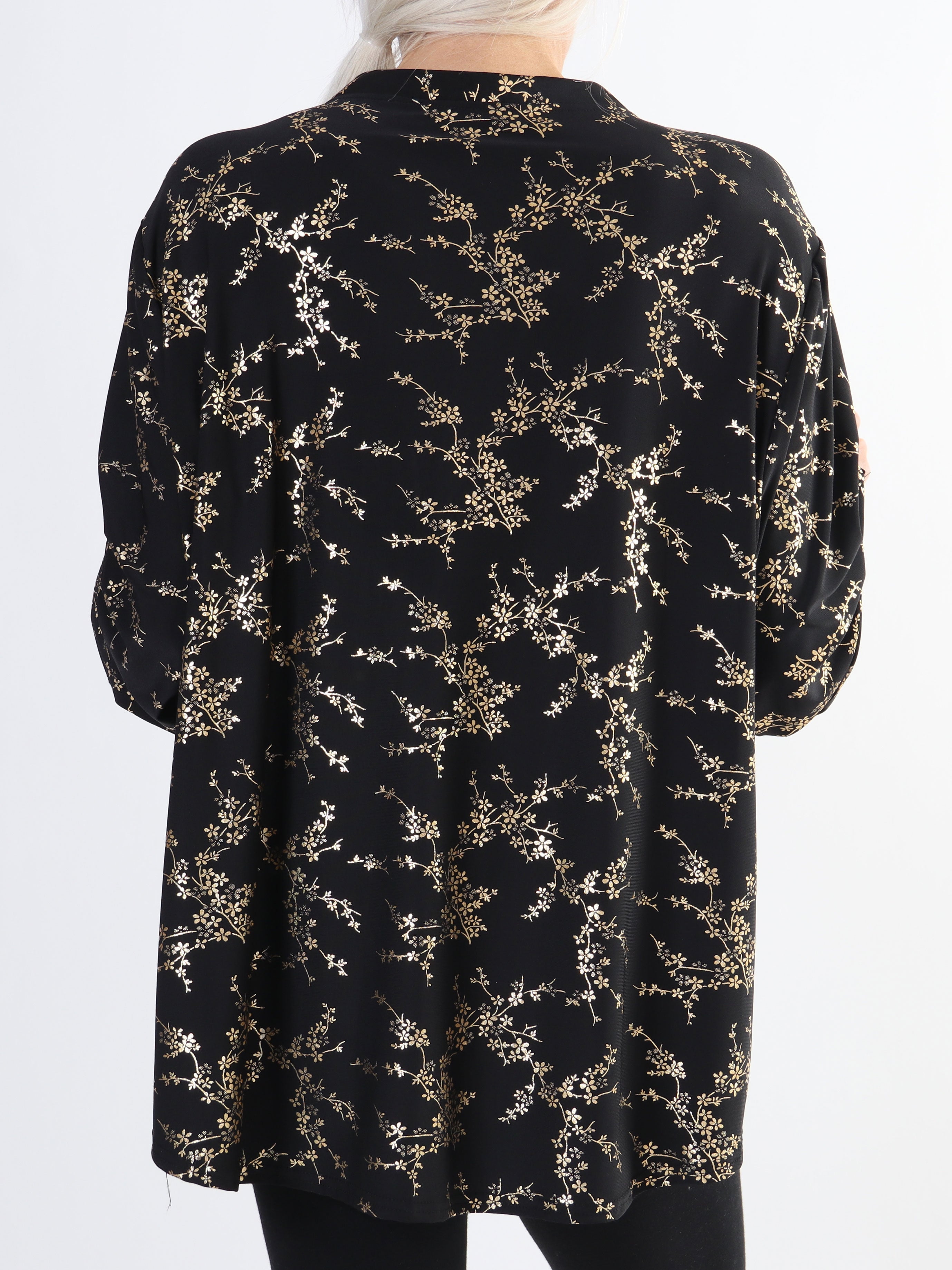 Ebba Gold - Söt plus size-blus i stretchigt tyg med gulddetaljer